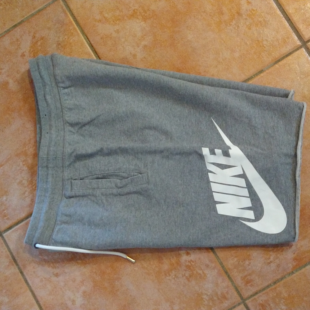 Nike Sportswear Alumni